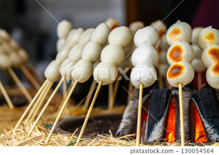 [Tokyo] Charcoal-grilled Sanpuku Dango at Mount Takao 130054564
