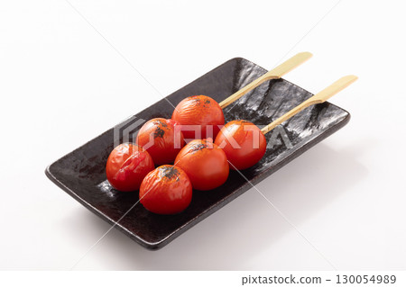 Grilled cherry tomato skewers 130054989