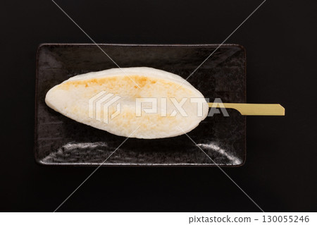 Grilled sasakamaboko skewers (before grilling) 130055246