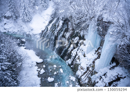 The fantastic winter scenery of Shirahige Falls (Biei, Hokkaido) 130059294