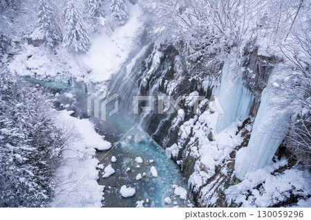 The fantastic winter scenery of Shirahige Falls (Biei, Hokkaido) 130059296