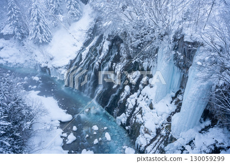 The fantastic winter scenery of Shirahige Falls (Biei, Hokkaido) 130059299