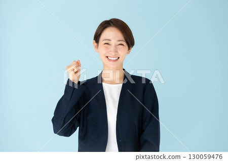 女性商務肖像拳頭泵 130059476