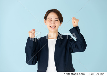女性商務肖像拳頭泵 130059484