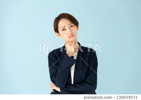 女性商務肖像擔心 130059531