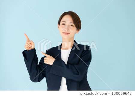 女性商務肖像指向 130059642