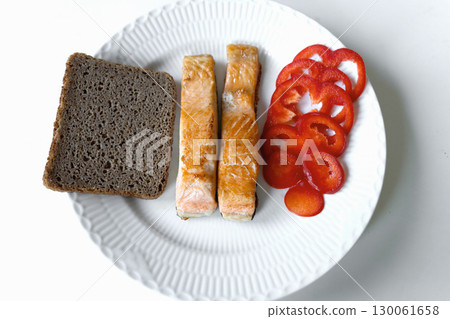 Sliced fried fish served with bread pepper 130061658