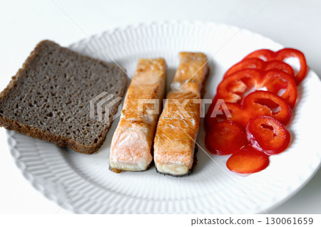 Salmon slices with bread and red pepper 130061659