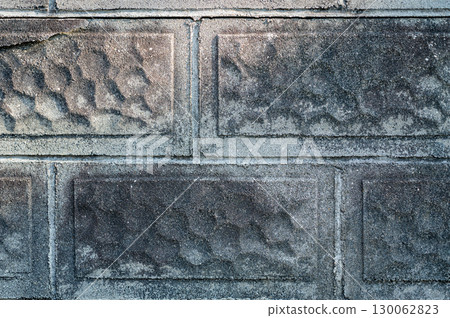 做舊花紋混凝土塊牆 - 建築材料、外飾、網頁背景材料 130062823