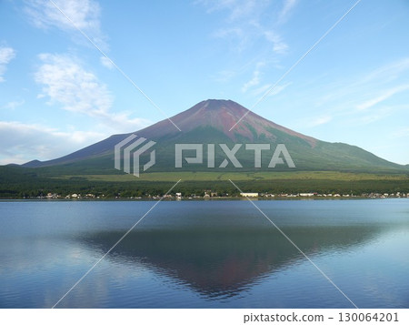 從山中湖看到的清晨富士山 130064201