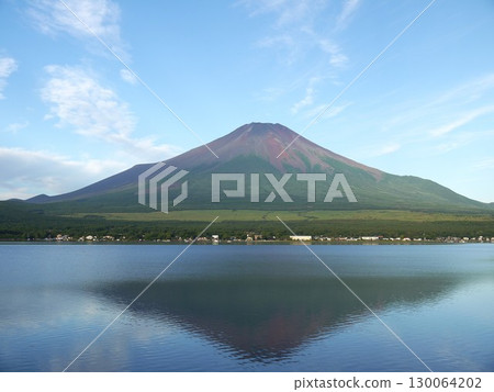 從山中湖看到的清晨富士山 130064202
