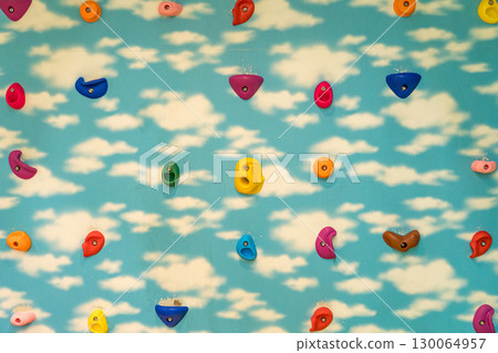 彩色石頭砌成的抱石牆 130064957