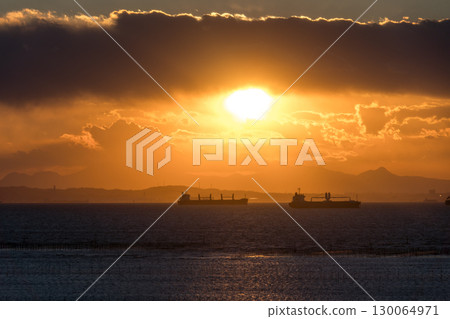 Evening view of Tokyo Bay from Kisarazu side Evening view of Tokyo Bay from Kisarazu side 130064971