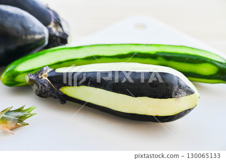 去皮水茄子和黃瓜 去皮水茄子和黃瓜 130065133