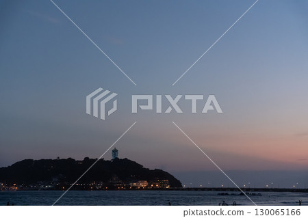 The sea of Shonan dyed in the sunset The sea of Shonan dyed in the sunset 130065166