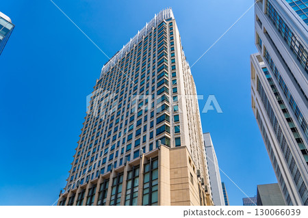 The Peninsula Tokyo is located at the intersection of Harumi Street and Hibiya Street. 130066039