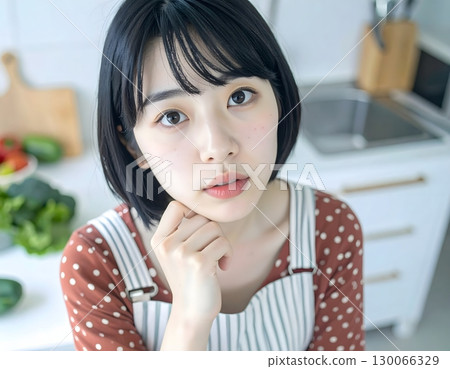 Time for housewives to think about menu planning 130066329