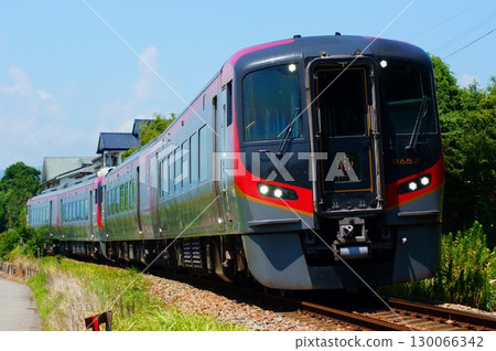 2600 系列渦潮特快列車在盛夏穿梭於四國 2600 系列渦潮特快列車在盛夏穿梭於四國 130066342