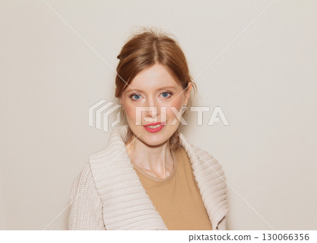 Beige girl 130066356