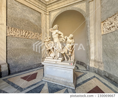 Vatican City, ROME, ITALY - AUGUST 02, 2025 Laocoon and His Sons marble statue prominently displayed on a pedestal inside Pio-Clementino museum. The sculpture depicts three men attacked by serpents 130069667