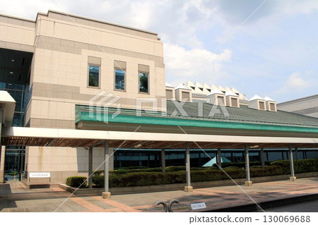 鳥取縣立圖書館 130069688