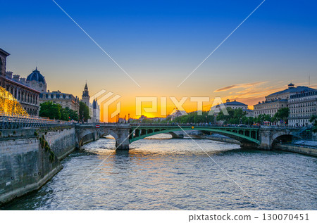 Paris cityscape of historic city center with Pont Notre-Dame bridge across Seine river, de la Cite island and Rive Droite with old buildings on sunset twilight, Paris city evening view, France 130070451