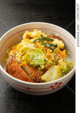 Okinawa-style pork cutlet bowl 130072677
