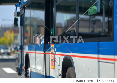 scheduled bus  130072855