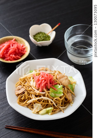 Sauce Fried Noodles 130073095
