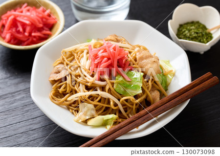 Sauce Fried Noodles Sauce Fried Noodles 130073098