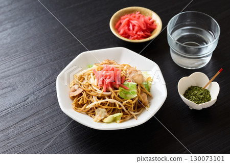 Sauce Fried Noodles 130073101