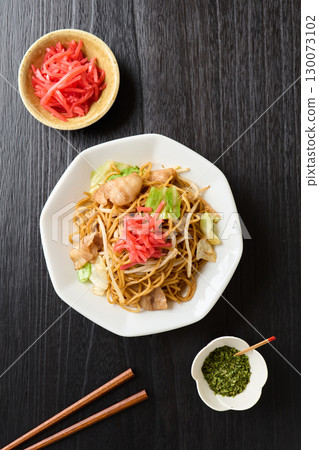 Sauce Fried Noodles 130073102