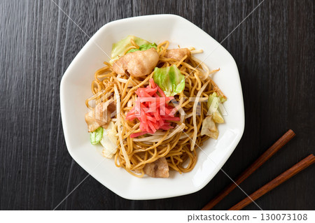 Sauce Fried Noodles 130073108
