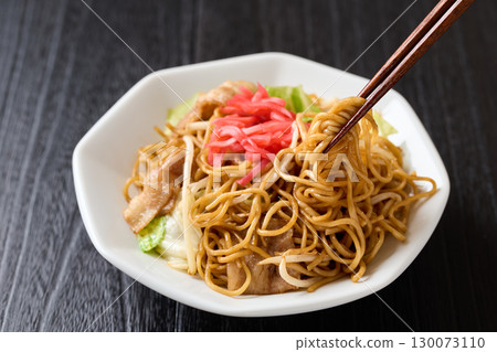 Sauce Fried Noodles 130073110
