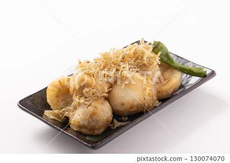 柚子胡椒炸芋頭和小沙丁魚 130074070