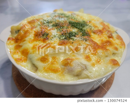 焗烤盤中的焗烤 焗烤盤中的焗烤 130074524