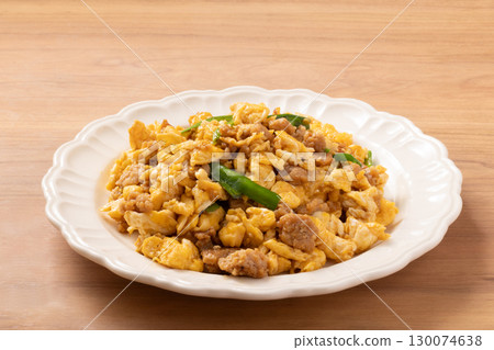 雞肉碎炒韭菜和雞蛋 雞肉碎炒韭菜和雞蛋 130074638