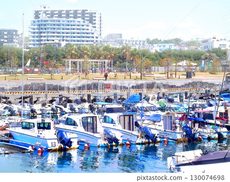 Cityscape from Marine Pia Kobe Yacht Harbor [Horizontal composition] 130074698