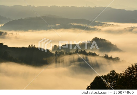 越後里山光雲海風景 130074960