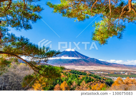 Mount Fuji seen from Nijumagari Pass in autumn colors in Yamanashi Mount Fuji seen from Nijumagari Pass in autumn colors in Yamanashi 130075083
