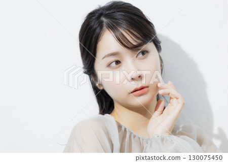 模特兒擺姿勢 模特兒擺姿勢 130075450