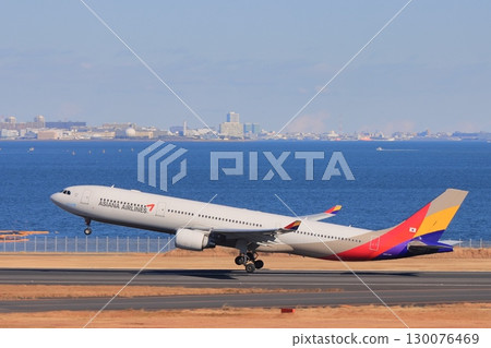 客機起飛、客機上升、羽田機場風景 130076469