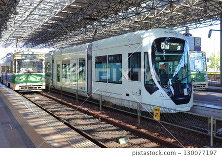Hiroshima Electric Railway 700 series and 5200 series trains at Hiroshima Port (Ujina) Station (Hiroshima City, Hiroshima Prefecture) Hiroshima Electric Railway 700 series and 5200 series trains at Hiroshima Port (Ujina) Station (Hiroshima City, Hiroshima Prefecture) 130077197