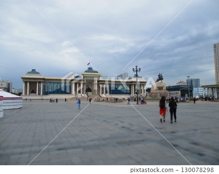 蒙古，烏蘭巴托，蘇赫巴托廣場，西洋鏡風格 130078298