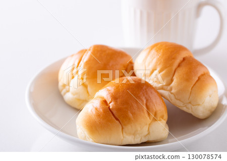 麵包捲和熱咖啡 130078574