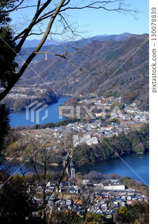 從津久井本莊城遺址眺望津久井湖【相模原市津久井 1月】 130078839