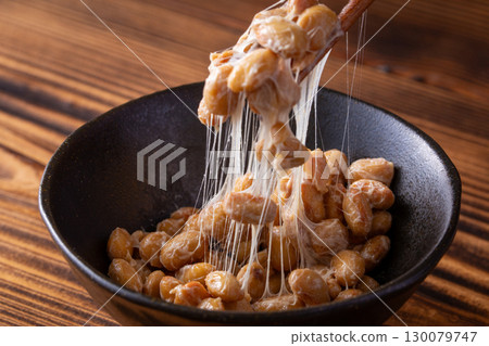 Eat natto 130079747