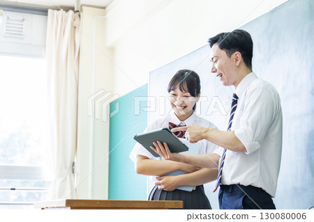 High school girl asking a question to her teacher 130080006