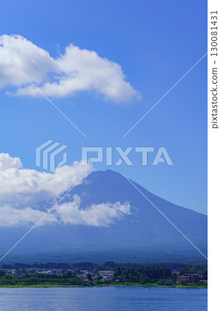 [Yamanashi Prefecture] Lake Kawaguchi and Mt. Fuji - Mt. Fuji in Summer (August) 130081431