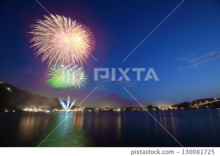 盛開在夏夜的大花 130081725